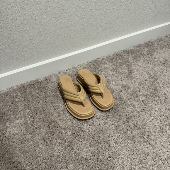 Princess Polly tan platform flip flops - Picture 7 of 14